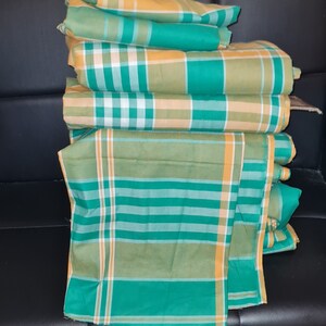 Tela 100% algodón con estampado a cuadros Madras, tejido nacional de Montserrat, para confección de ropa y decoración de eventos nacionales y culturales. imagen 5