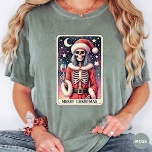 Chemise carte de tarot joyeux Noël, Comfort Colors®, t-shirt squelette des fêtes pour femme joyeux Noël, cadeau de fête des fêtes, chemise de Noël rigolote