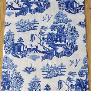 Blue Willow Style Print with woven boder Decoupage Napkin