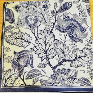 Serviette de table bleue et blanche Fleurs de jacobin (chinoises)