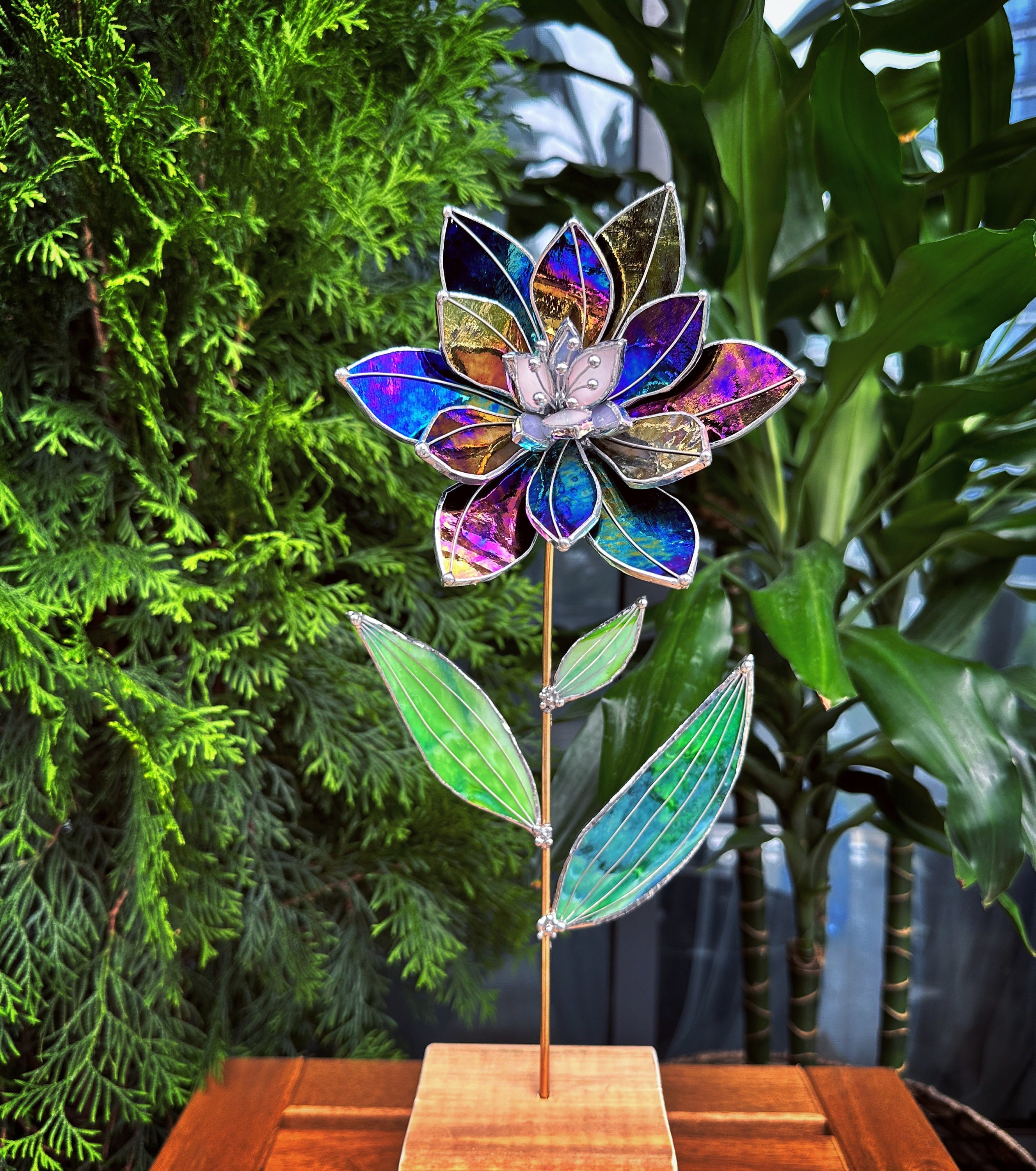 Stained glass Lily Flower Indigo Iridescent, Artifisial floral Decor