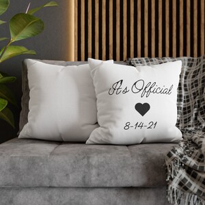 Mr Mrs Pillow, Wedding Favor, Wedding Gift, Personalized Pillow, Custom Couple Pillow, Gift for Couple, Wedding Decor, Personalized Gift