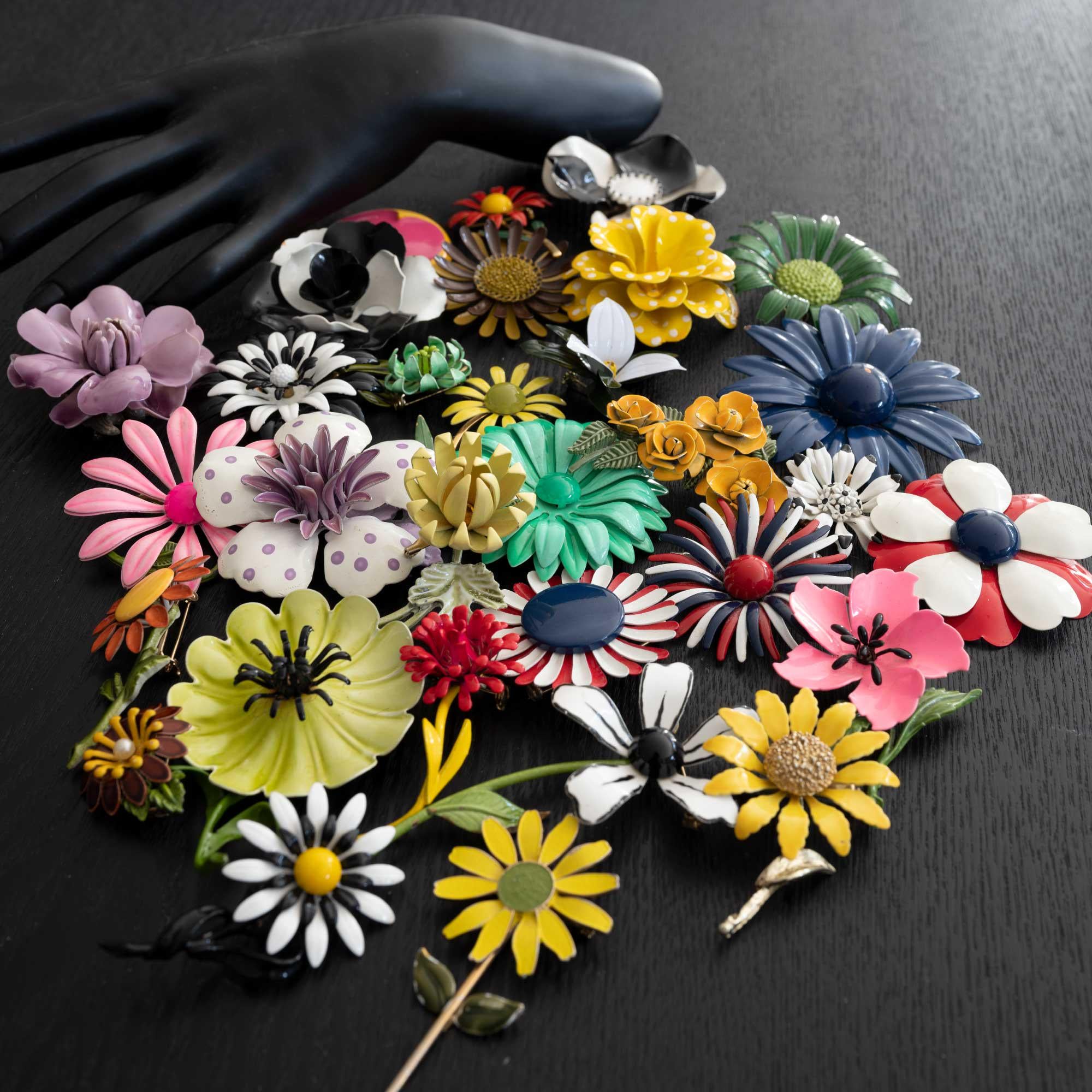 Vintage plastic brooch - Etsy 日本