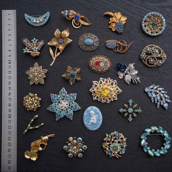 VINTAGE Blue Rhinestone Pearl Brooch Pins Opal Triplet Gold  Lot of 7 Vintage Pins/Brooches main image 0