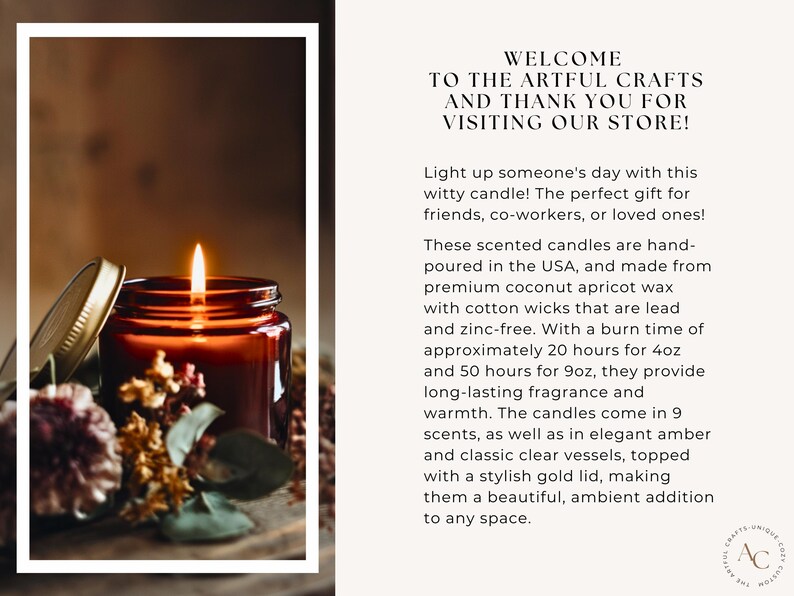 Pu&ograve; includere: Un barattolo di vetro marrone con un coperchio dorato, riempito di una candela di colore ambrato caldo. La candela &egrave; circondata da fiori secchi e verde. Il testo "WELCOME TO THE ARTFUL CRAFTS AND THANK YOU FOR VISITING OUR STORE!" &egrave; visibile sullo sfondo.