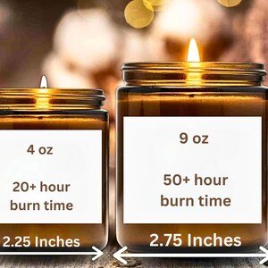 Pu&ograve; includere: Due barattoli di vetro ambrato per candele con etichette bianche. Il barattolo pi&ugrave; piccolo &egrave; da 4 oz e ha un tempo di combustione di 20 ore o pi&ugrave;. Il barattolo pi&ugrave; grande &egrave; da 9 oz e ha un tempo di combustione di 50 ore o pi&ugrave;. Il barattolo pi&ugrave; piccolo &egrave; largo 2,25 pollici e il barattolo pi&ugrave; grande &egrave; largo 2,75 pollici. Il barattolo pi&ugrave; grande &egrave; alto 3,5 pollici.