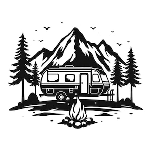 Campista em montanhas e bosques com cena de fogueira SVG / PNG / JPG Clipart - Uso comercial gratuito