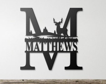 Anpassad metallväggkonst med hjortmonogram, stugdekor