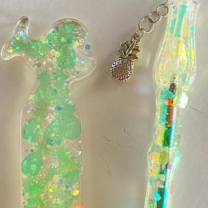 Who Lives In A Pineapple Resin Pen Passendes Lesezeichen leuchtet Handmade