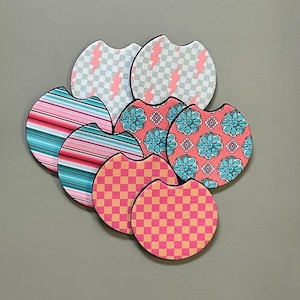 Sottobicchieri per auto in neoprene (set da 2) - Motivo a scacchi