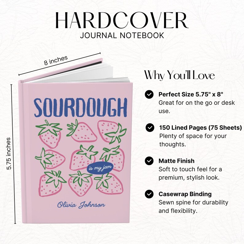 Puede incluir: Un cuaderno de tapa dura rosa con la palabra "SOURDOUGH" en azul e ilustraciones de fresas. El diario mide 14,6 x 20,3 cm. El texto "is my jam" est&aacute; en la portada, junto con el nombre "Olivia Johnson".