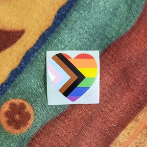 Lot de 200 ou 400 Autocollants en forme de COEUR du drapeau Progress pride, 2.5 cm x 2.5 cm, 1x1inch, 5 autocollants par feuillet