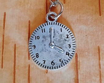 Porte-clés vintage Breloque Médaillon Horloge Tintin couleur Argent vieilli avec crochet pivotant