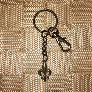 Fleur de lys Curved Charm Keychain Antique Bronze with Hook, Quebec Symbol, Quebec, St-Jean Baptiste, June 24, Gift Wrapping