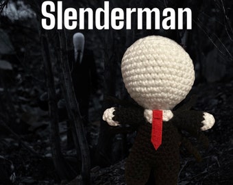Peluche Slenderman all'uncinetto, regalo di creatura spettrale