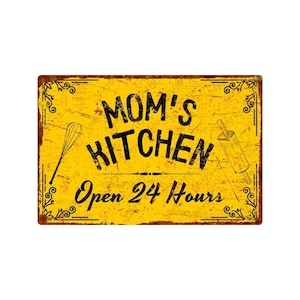 Letrero de metal amarillo con texto en inglés "Mom's Kitchen": placa decorativa vintage para el hogar: regalo perfecto para el Día de la Madre
