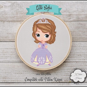 Könnte beinhalten: Kreuzstichmuster von Little Sofia, einer Comic-Prinzessin mit braunen Haaren, die ein lila Kleid und eine Krone trägt. Das Muster ist mit Pattern Keeper kompatibel.