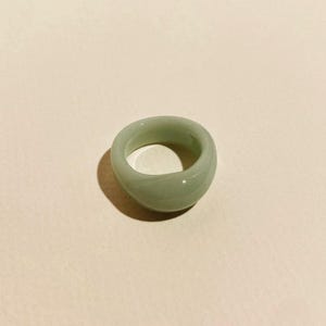 Anillo minimalista de menta hecho a mano de vidrio de borosilicato