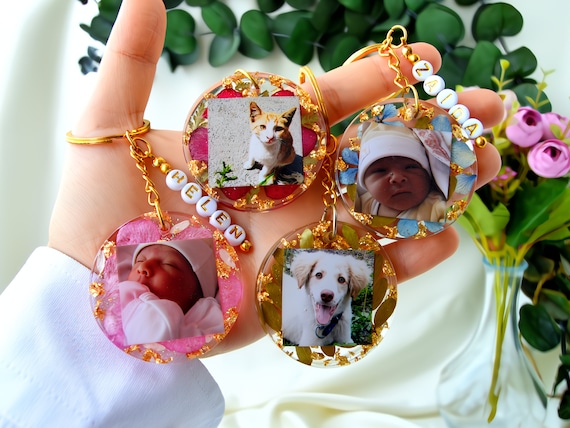 Personalized Resin Photo Keychain with Real Flowers – Custom Picture Keyring, Memorial Pet Keychain, Baby Keepsake Gift