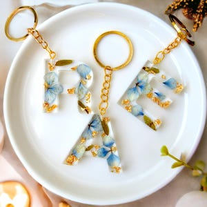 Hydrangea Floral Epoxy Resin Keychain, Letter Key Chain, Initial Keyring, Bead Name Keychain, Key Chains For Women, Christmas Gift