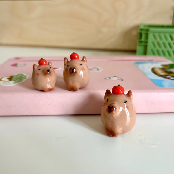 Figurine Capybara en argile polymère fait main | Handmade Capybara desk Friend figurine polymer clay