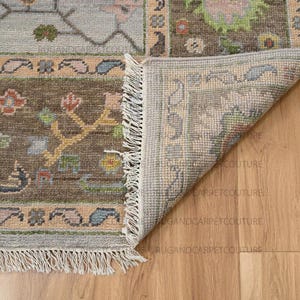 Hand-Knotted Wool Oushak Rug: Vintage Floral, Soft Pastel Tones