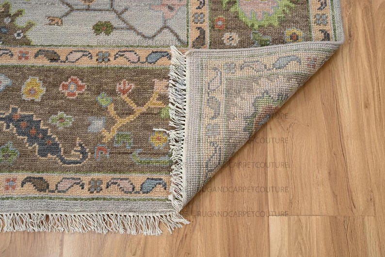 Hand-Knotted Wool Oushak Rug: Vintage Floral, Soft Pastel Tones