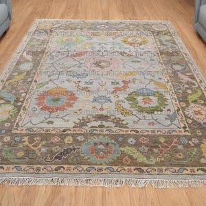 Hand-Knotted Wool Oushak Rug: Vintage Floral, Soft Pastel Tones