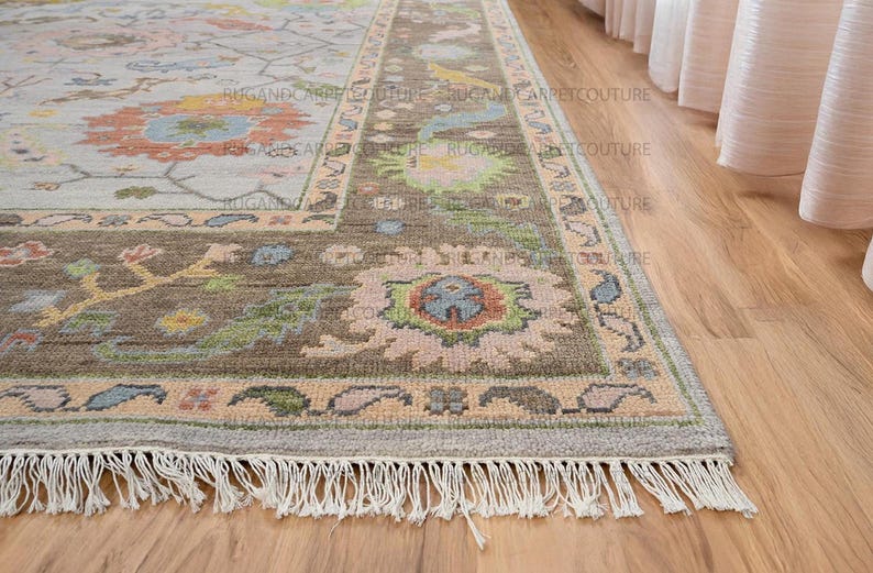 Hand-Knotted Wool Oushak Rug: Vintage Floral, Soft Pastel Tones
