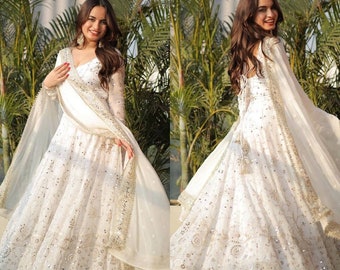 Designer weißes Anarkali-Kleid, indisches, voll ausgestelltes langes Kleid mit Dupatta & Churidar, Stickerei, Party Wear Outfit für USA-Frauen