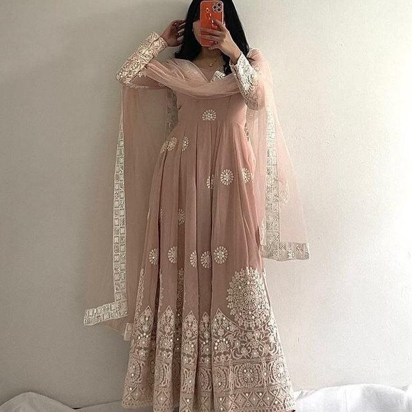 Costume rose en georgette Anarkali pour femme, georgette brodée pour travaux lourds, longue robe de soirée évasée avec pantalon pour femme