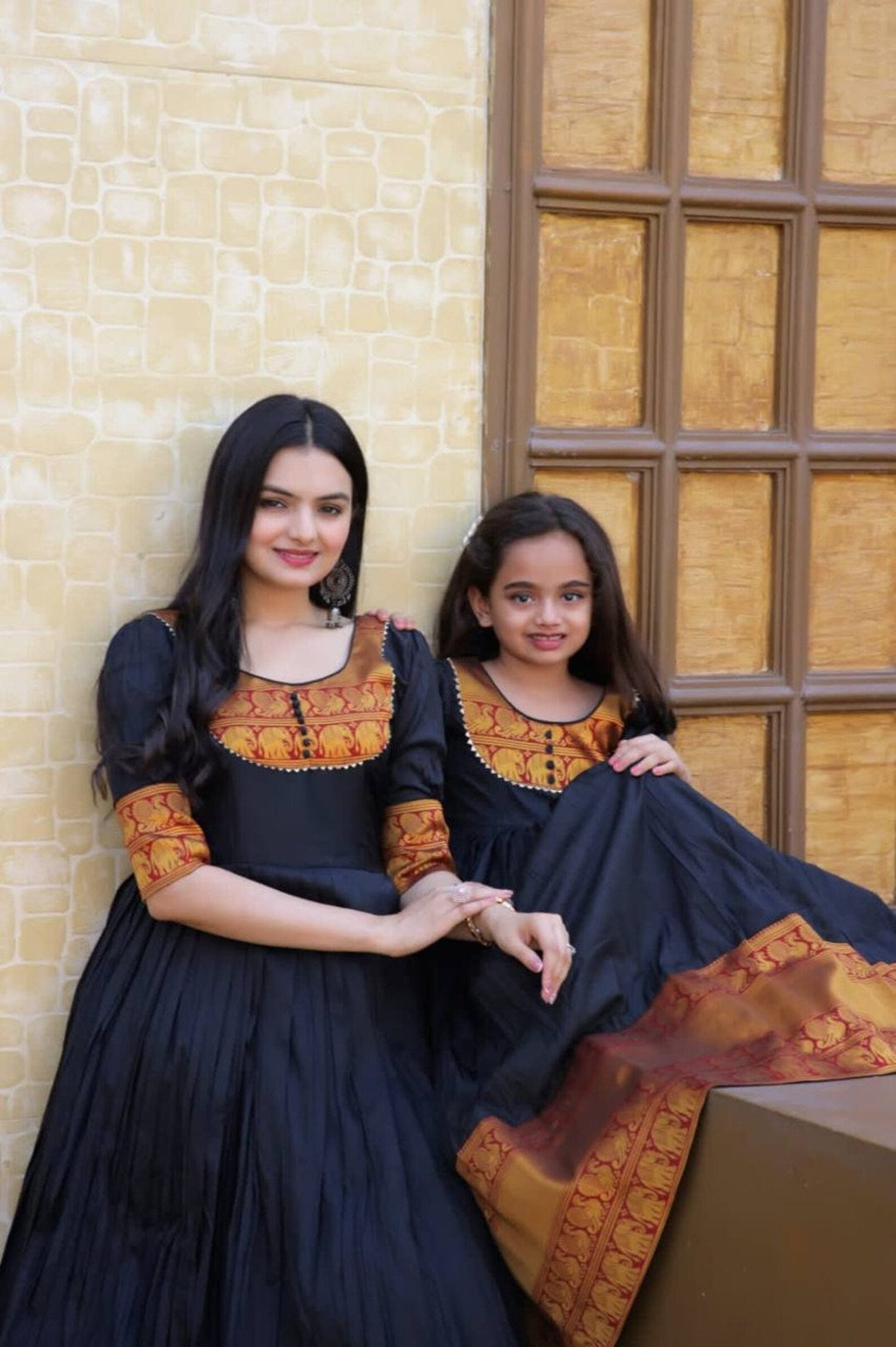 mother and daughter wedding outfits
