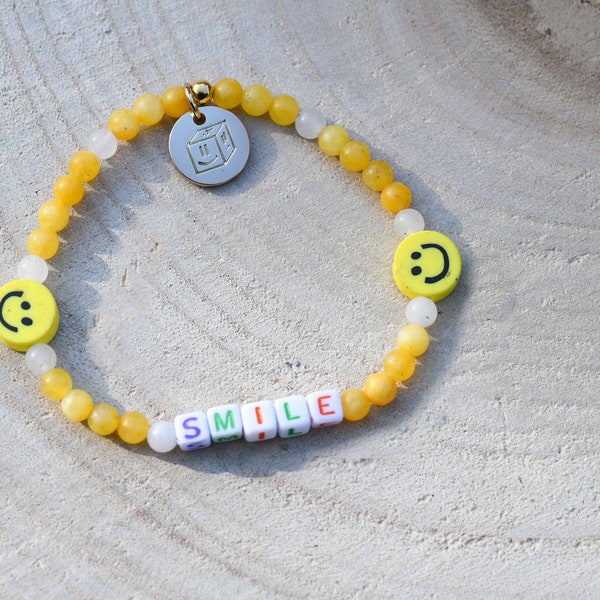 Smiley Wortarmband, Geschenk für Kinder, Perlenarmband Frauen, Personalisiertes Armband, Buchstaben Armband