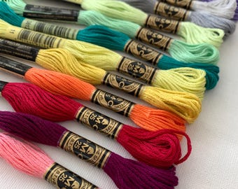 Hilo de bordar de seis hebras DMC Madejas individuales Gama de colores Hilo de algodón Mouline DMC para bordar