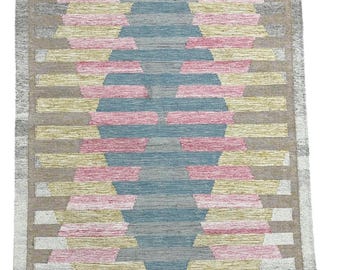 Handwoven Wool Stripe Rug: Scandinavian Geometric Design