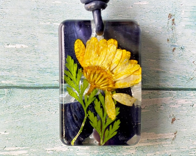 Crown Daisy Necklace Yellow Blue Seashell Yellow Flower Rectangle Resin Pendant Necklace Blue Leather Cord