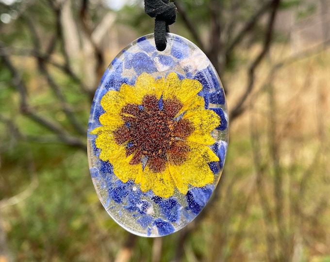 Necklace Pressed Flower Blue Sodalite Resin Pendant Handmade