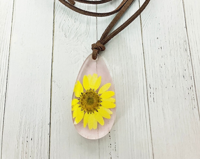 Necklace, yellow flower, minimalist, Daisy, flowers, teardrop, resin pendant, handmade friendship