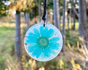 Daisy Circle Resin Pendant, Turquoise Flower Necklace , Leather Cord, Flowers In Resin