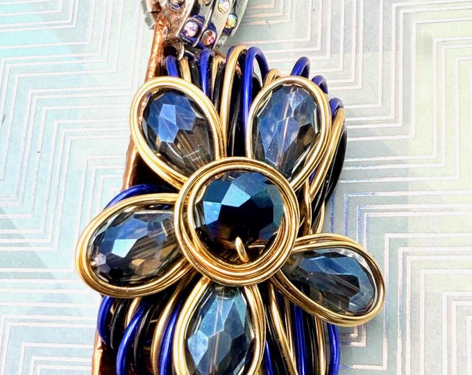 Mussel Shell Keychain Jeweled Beaded Mixed Media Seashell Artwerok Designer Keyring Holder