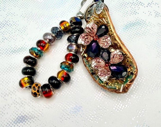 Mussel Shell Keychain Unique Jewelled Handcrafted Clam Shell Key Chain