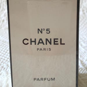 Vintage Chanel No 5 Pure Perfume, July 1981 issue (EMB 93055C/83P)