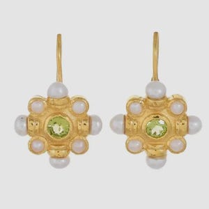 Pearl sleeper earrings
