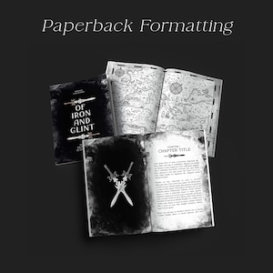 Könnte beinhalten: Ein Taschenbuch mit schwarzem Einband und dem Titel "Of Iron and Glint" auf dem vorderen Umschlag. Das Buch ist auf einer Seite mit einer Karte und einem Kapiteltitel aufgeschlagen.