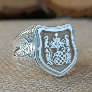 Christmas Gift, Family Crest Rings, Custom Signet Ring,Family Crest Signet Ring, Personalized Jewelry, Solid Gold Coat of Arms Signet Ring