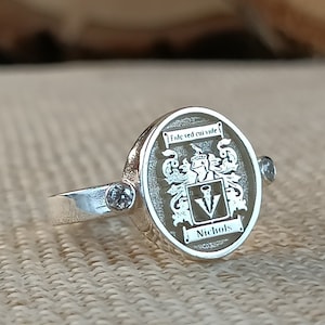 Personalized Gold and Silver Signet Ring , Crest Ring, Family Crest Signet Ring, Family Crest Coat of Arms Ring for Personalized Jewelry