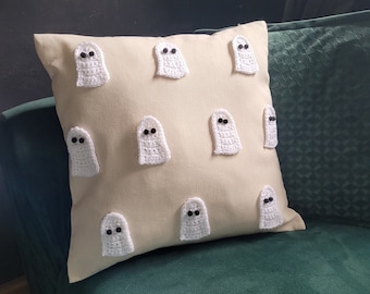 Little ghosts crochet pillow pattern