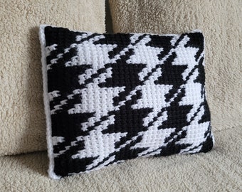 Houndstooth / dog tooth Tunisian crochet throw pillow PDF pattern