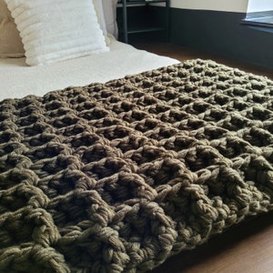 Weighted blanket crochet pattern - The chunkiest crochet blanket pattern ever