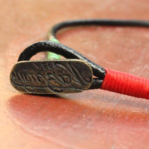 Collar vintage de latón con candado de pastor, 1 pieza. Joya con nombre antiguo, cursiva y sellado. Latón, sello antiguo, regalo para el Día del Padre.